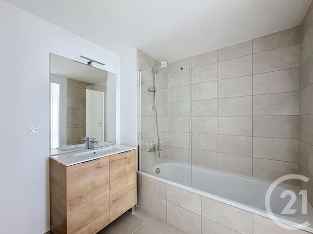 Appartement T4 à louer - 4 pièces - 89.1 m2 - LYON - 69008 - RHONE-ALPES - Century 21 Hestia Ldi