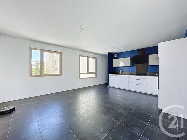 Appartement F4 à vendre - 4 pièces - 81.0 m2 - ST PRIEST - 69 - RHONE-ALPES - Century 21 Hestia Ldi