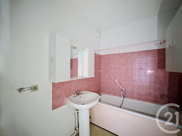 Appartement F3 à vendre - 3 pièces - 72.0 m2 - FEYZIN - 69 - RHONE-ALPES - Century 21 Hestia Ldi
