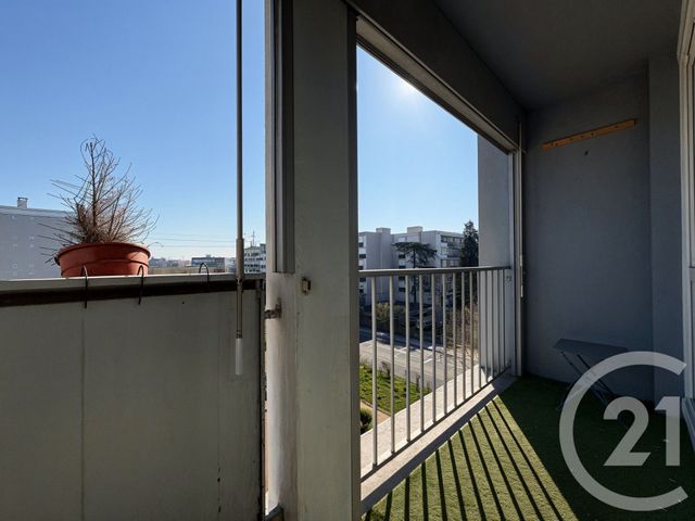 Appartement T4 à louer - 4 pièces - 64.66 m2 - VENISSIEUX - 69 - RHONE-ALPES - Century 21 Hestia Ldi