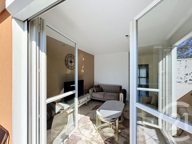 Appartement à vendre - 4 pièces - 76.18 m2 - ST FONS - 69 - RHONE-ALPES - Century 21 Hestia Ldi