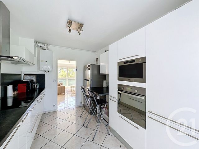 Appartement à vendre - 4 pièces - 76.18 m2 - ST FONS - 69 - RHONE-ALPES - Century 21 Hestia Ldi