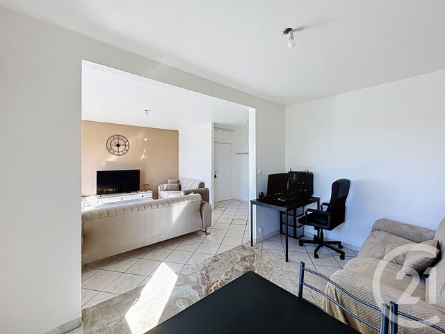 Appartement à vendre - 4 pièces - 76.18 m2 - ST FONS - 69 - RHONE-ALPES - Century 21 Hestia Ldi