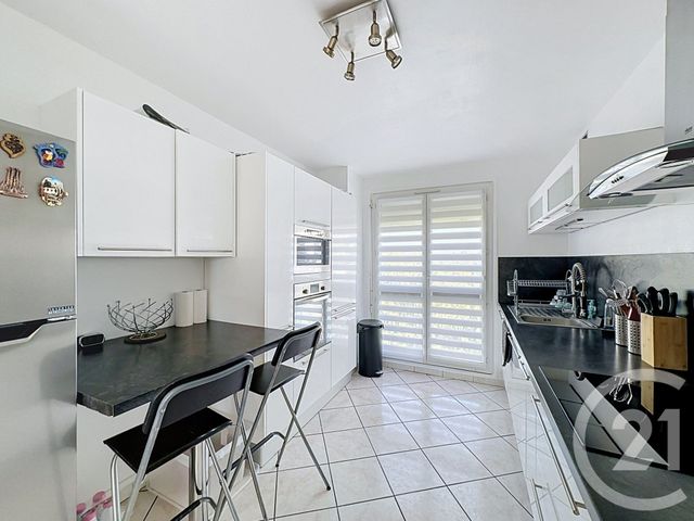 Appartement à vendre - 4 pièces - 76.18 m2 - ST FONS - 69 - RHONE-ALPES - Century 21 Hestia Ldi