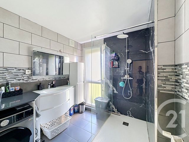 Appartement à vendre - 4 pièces - 76.18 m2 - ST FONS - 69 - RHONE-ALPES - Century 21 Hestia Ldi