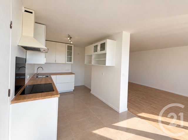 Appartement T4 à louer - 4 pièces - 73.61 m2 - BRON - 69 - RHONE-ALPES - Century 21 Hestia Ldi