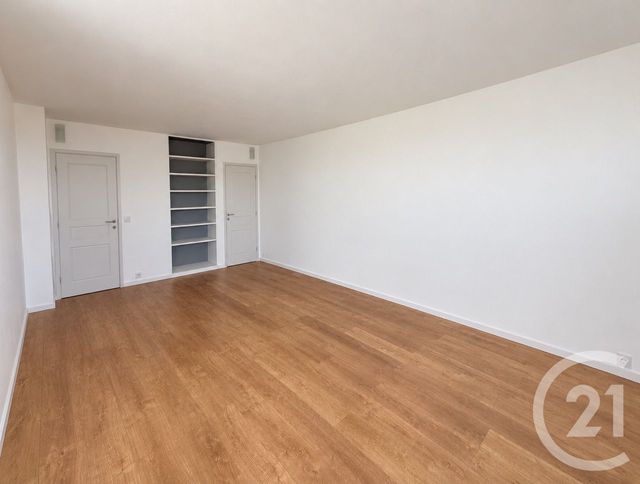 Appartement T4 à louer - 4 pièces - 73.61 m2 - BRON - 69 - RHONE-ALPES - Century 21 Hestia Ldi