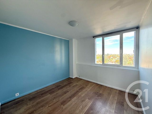Appartement T4 à louer - 4 pièces - 73.61 m2 - BRON - 69 - RHONE-ALPES - Century 21 Hestia Ldi