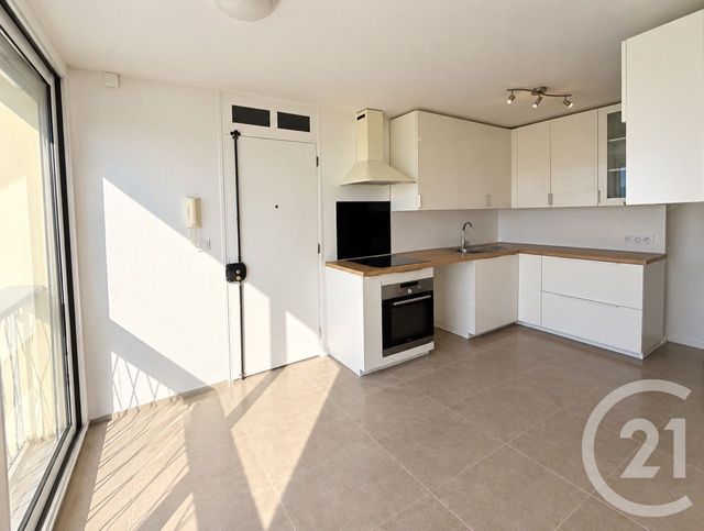 Appartement T4 à louer - 4 pièces - 73.61 m2 - BRON - 69 - RHONE-ALPES - Century 21 Hestia Ldi